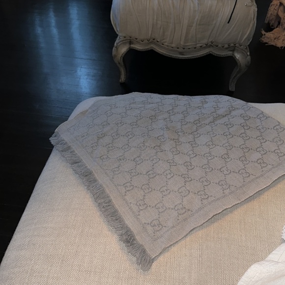 Gucci grey scarf - Picture 4 of 4